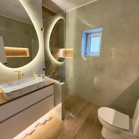 Cecilia Luxury *